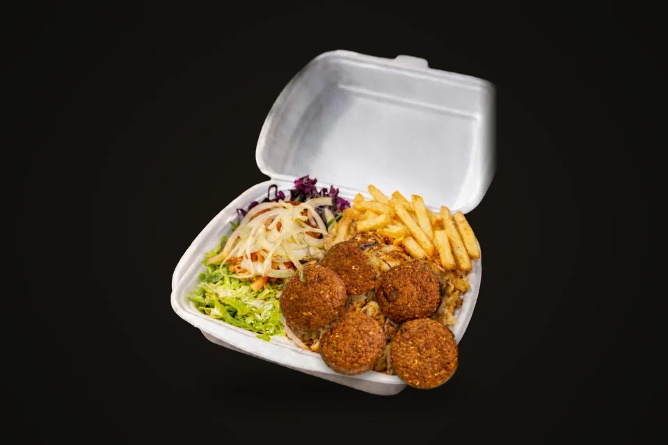 Falafel tanier s hranolkami